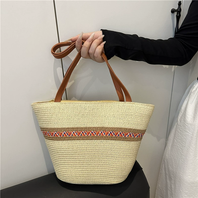 Beach capacious one-shoulder bag, straw basket, beach style