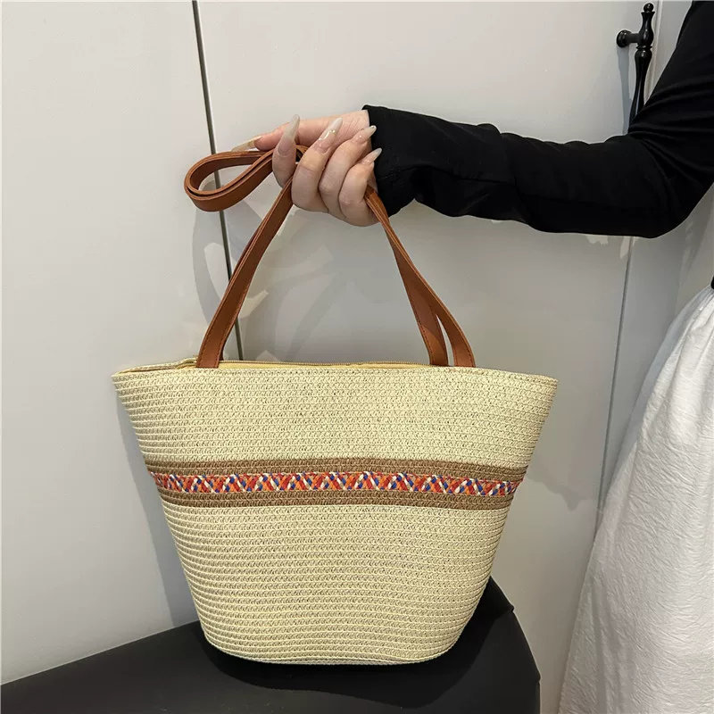Beach capacious one-shoulder bag, straw basket, beach style