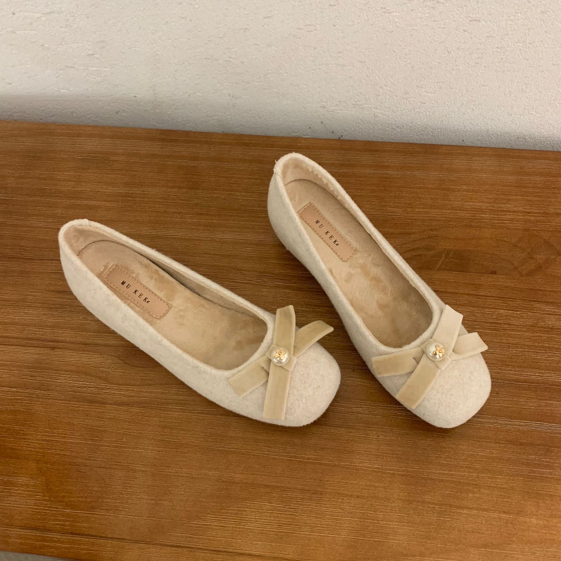 Chao Bunan suave hadas pequeñas fragancias viento Maria zapatos de invierno retrógrado 4CM arco de perla zapatos de una sola mujer
