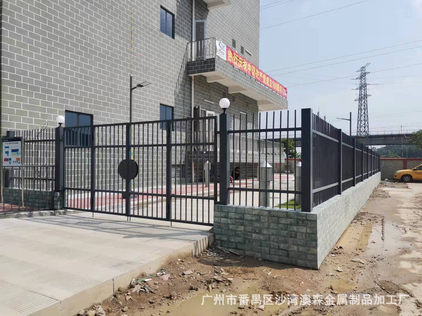广州厂家制作折叠双开手动铁门小区入口手动四折镀锌方管铁艺大门-阿里巴巴