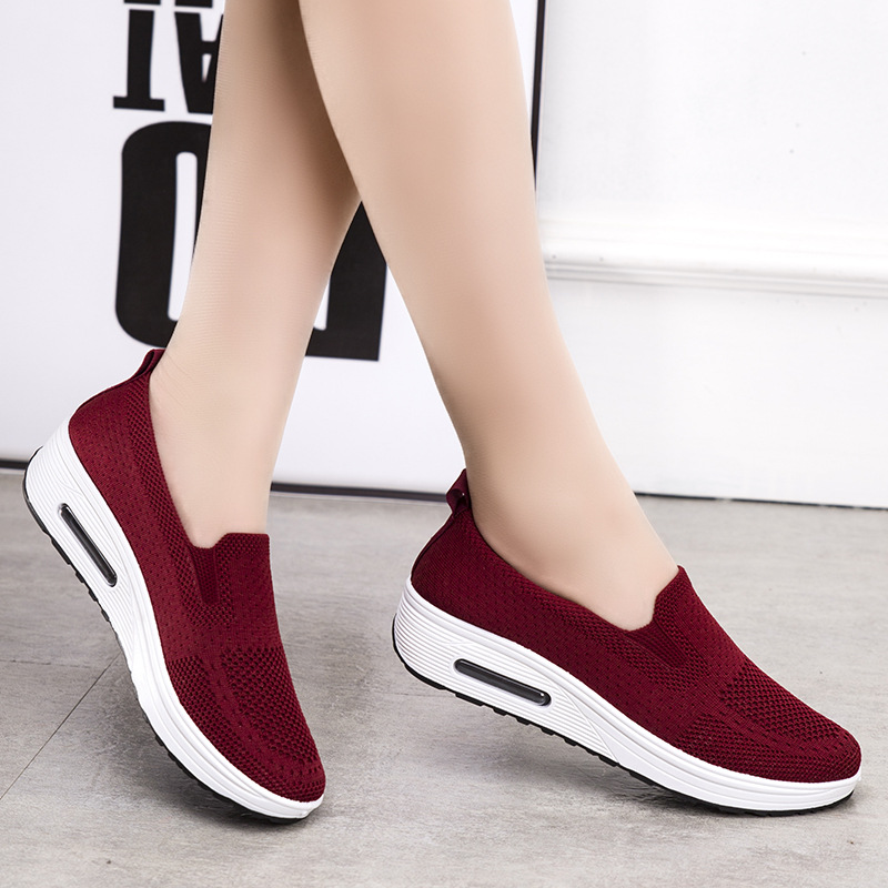 Casual shoes summer new 2023 fashionable dance shoes soft sole comfortable breathable versatile mesh slip-on rocking shoes