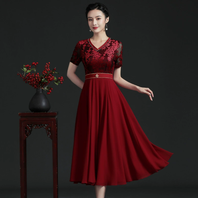 Ого, новинка лета 2025: платье средней длины в китайском ретро-стиле с принтом для свадебных банкетов, платье с V-образным вырезом для женщин среднего и старшего возраста.