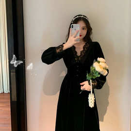 金丝绒连衣裙女蕾丝V领秋冬季新款大码性感洋气御姐气质小黑裙子