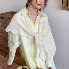 高品質の透かし編みのストールの外は女性の韓国版の百合の薄い金の装飾のマントの洋風の三角のタオルの肩を掛けます。