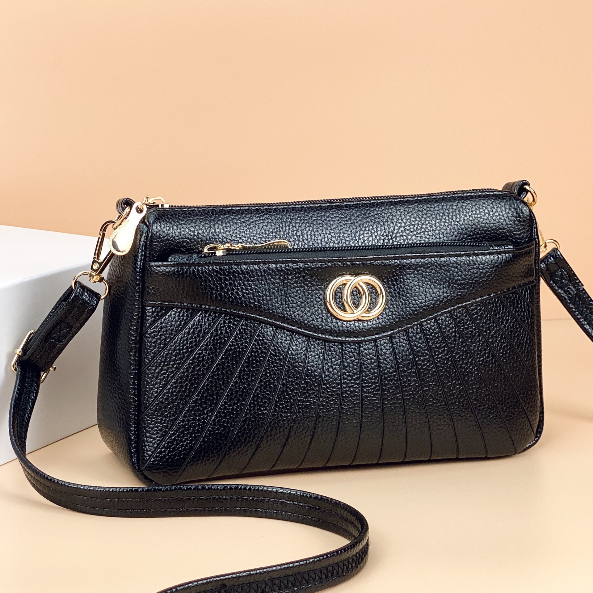 Guangzhou Hengli 2024 nuevo bolso de mensajero transfronterizo bolso casual de mediana edad bolso de teléfono móvil para mujer bolso de venta caliente bolso de hombro