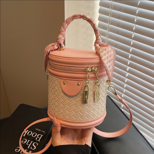 Bolso de cubo portátil de moda de costura de alta calidad para mujer 2025 nuevo estilo rombo tendencia casual simple bolso de mensajero de un solo hombro