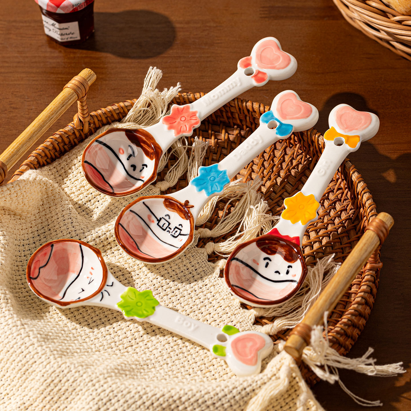Cucharas de cerámica de cuatro cucharas esmaltadas de color especiales para niños con forma encantadora cucharas de cerámica de cuatro cucharas