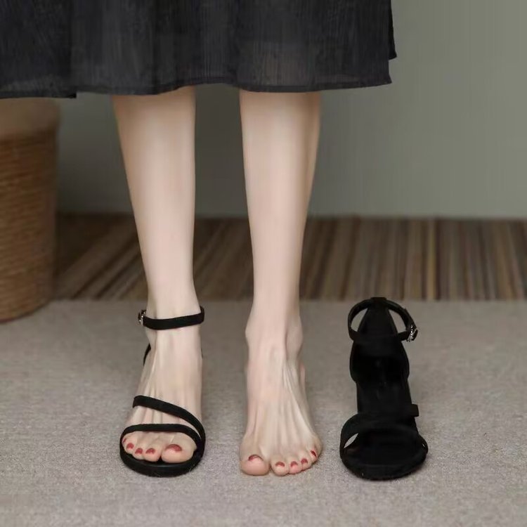 Fada francesa tierna zapatos de tacones altos para mujeres 2026 verano nuevo tacones gruesos de hebilla de sandalias de talón con falda