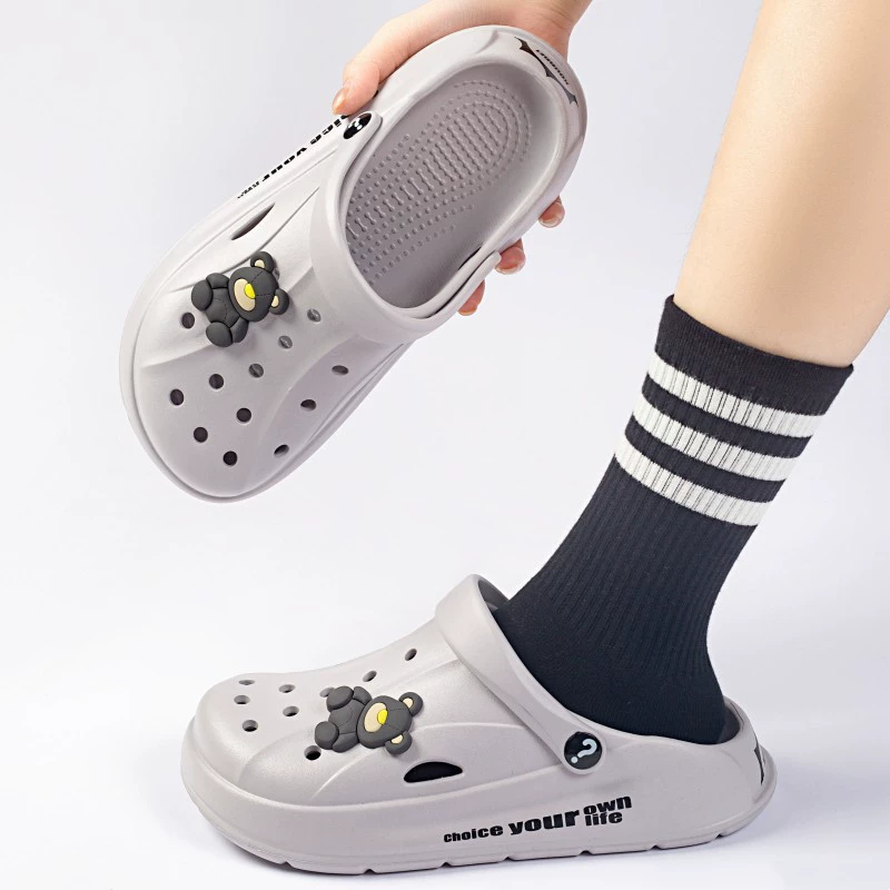 Чистые красные однотонные сандалии и тапочки Баотоу с мультяшным медведем, уличная одежда, милая Повседневная дышащая обувь с мягким дном и отверстиями для родителей и детей оптом