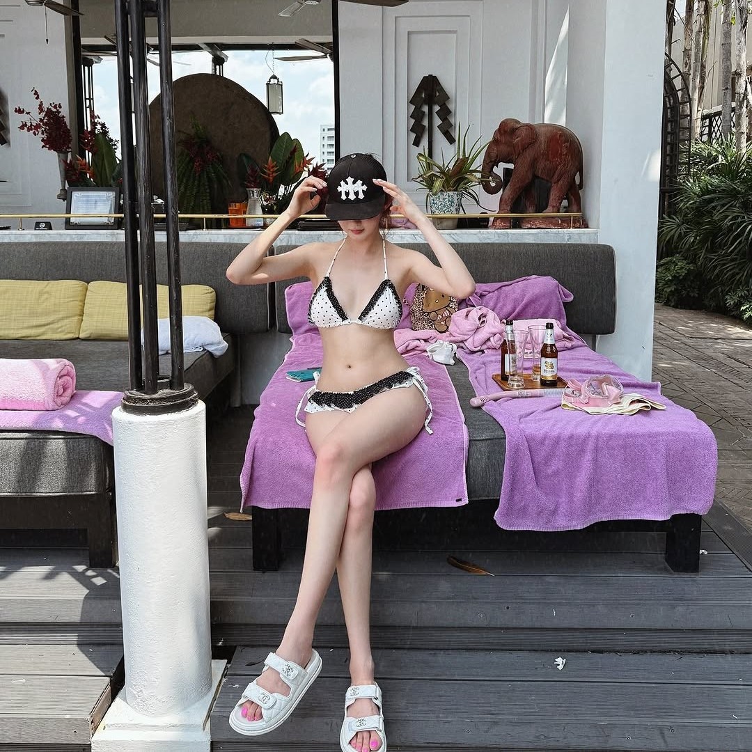 2025 New Pure Desire Girly Style Black and White Polka Dot Bikini Two-Piece Halter Neck Low Waist Sexy Swimsuit