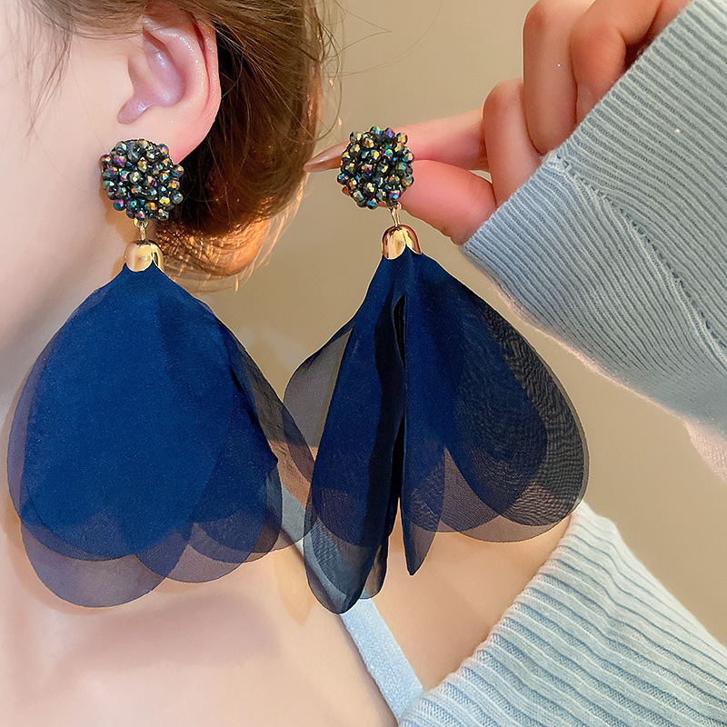 Pendientes de malla de pétalo de dopamina Pendientes de estilo de vacaciones junto al mar de estilo nuevo estilo caliente Pendientes de temperamento exagerado de todo fósforo al por mayor