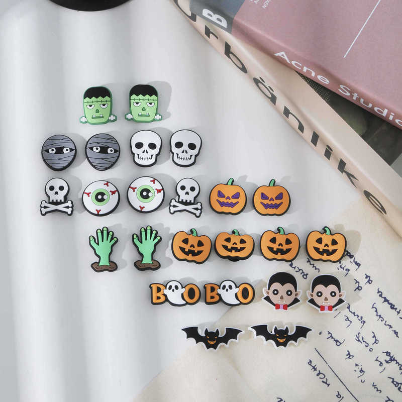 Couple Shoes with Cute Cartoon Creative Shoe Buckles, New Cross-Border High-End Detachable Trendy Clogs Accessories, Internet Celebrity Couple Shoes with Cute Cartoon Creative Shoe Buckles, New Cross-Border High-End Detachable Trendy Clogs Accessories, Internet Celebrity