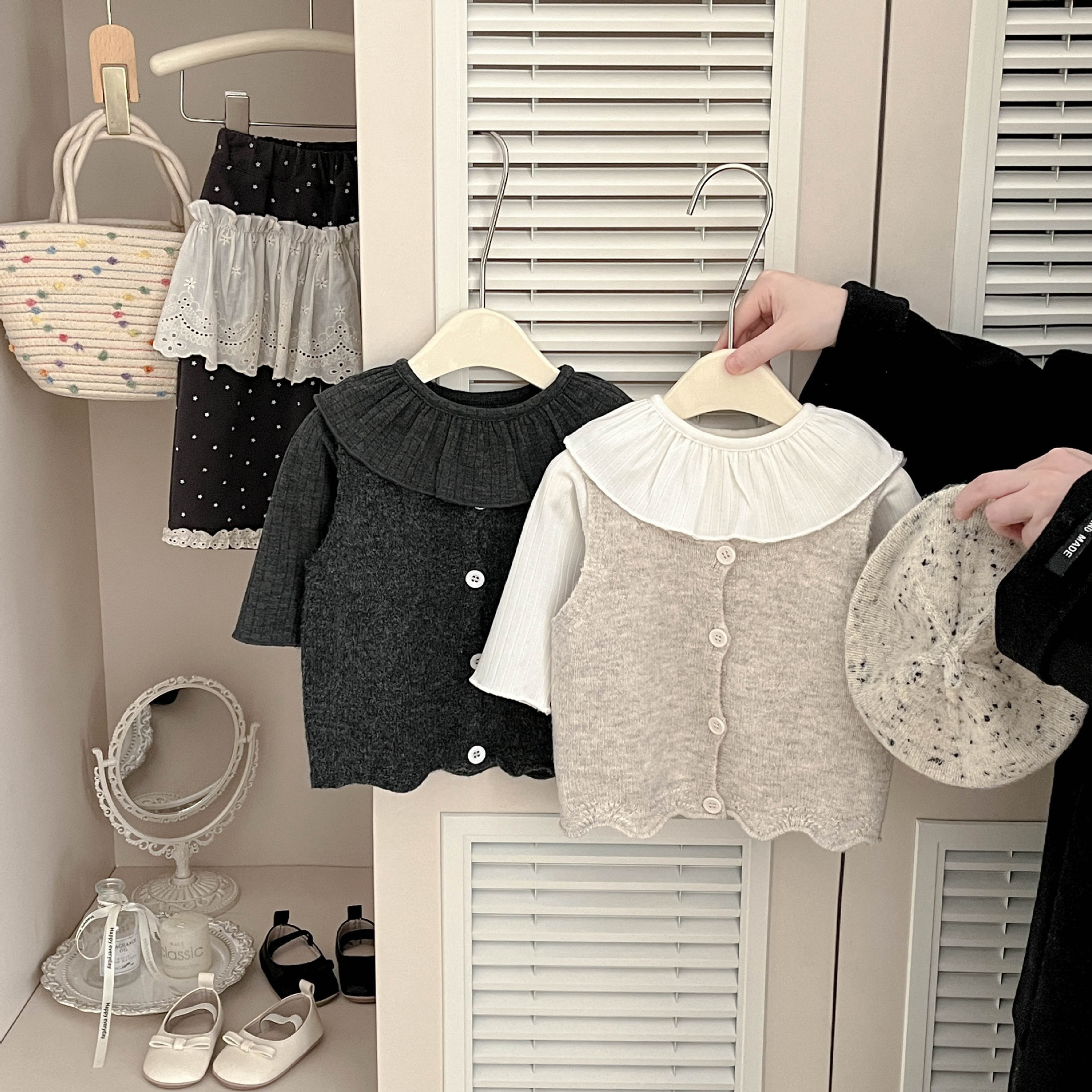 Sen niñez chaleco de punto primavera y otoño 2025 nuevo vestido de otoño para niños plegado chaleco de hombro