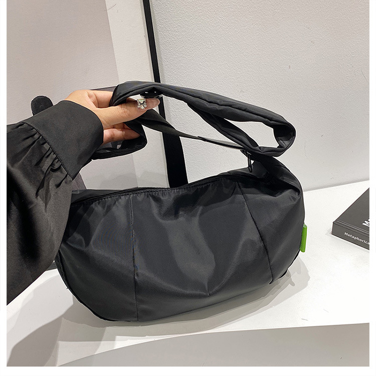 thumbnail image 1 of Nuevo modelo japonés de bolso bandolera para viajes diarios 2025, correa ancha para hombres, bolso de hombro para parejas, gran capacidad, bolso para estudiantes para clases, bolso estilo dumpling., 1 of 10
