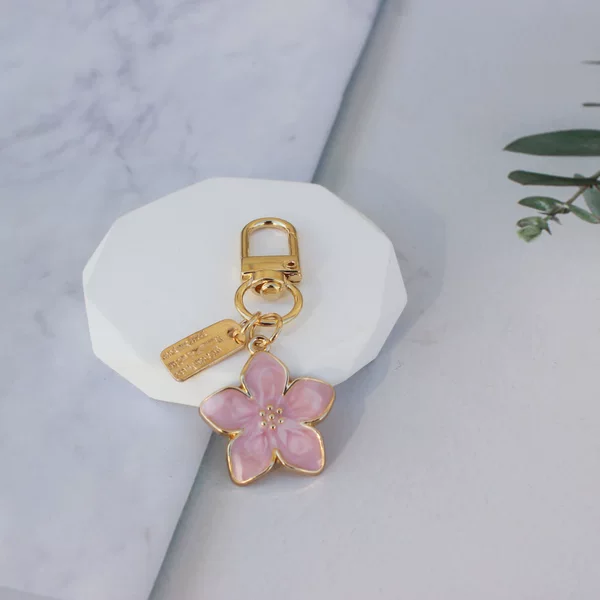 New Cross-border Hot Selling Korean Five-leaf Flower Girl Pear Flower Pendant Keychain Zou Ju Bag Pendant Small Gift