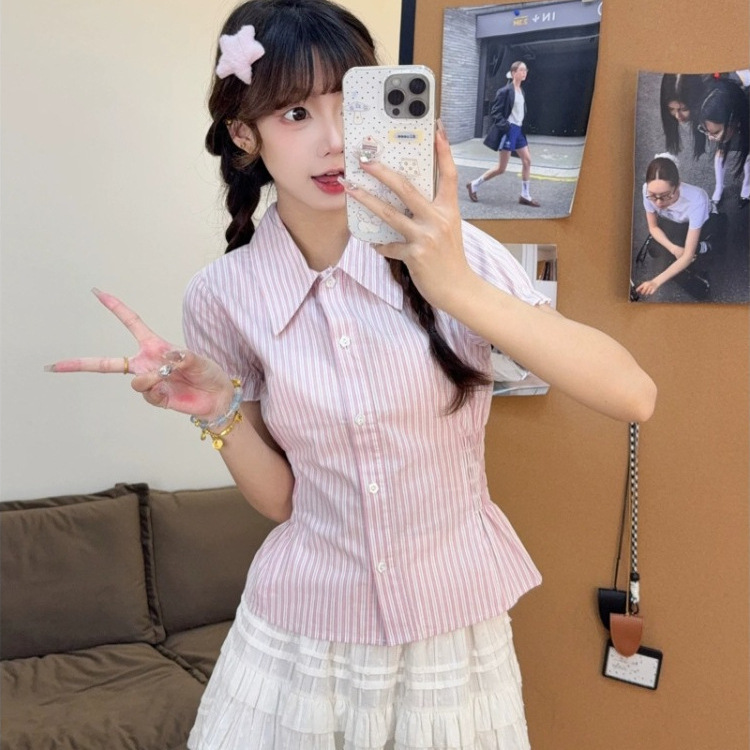 French-Style Sweet Pink Striped Polo Collar Short-Sleeve Shirt for Women, Summer Short Top with a Cinched Waist and Puff Sleeves for Petite Figures French-Style Sweet Pink Striped Polo Collar Short-Sleeve Shirt for Women, Summer Short Top with a Cinched Waist and Puff Sleeves for Petite Figures