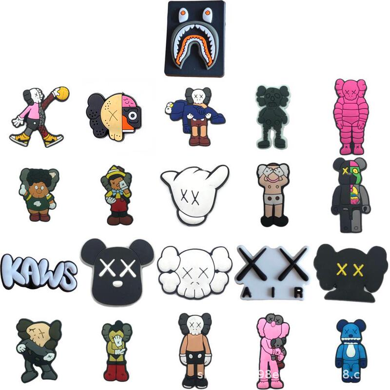 New violent bear KAWS series hole shoes shoes flower PVC shoes flower shoe buckle accessories garden shoes decoration cross-border now