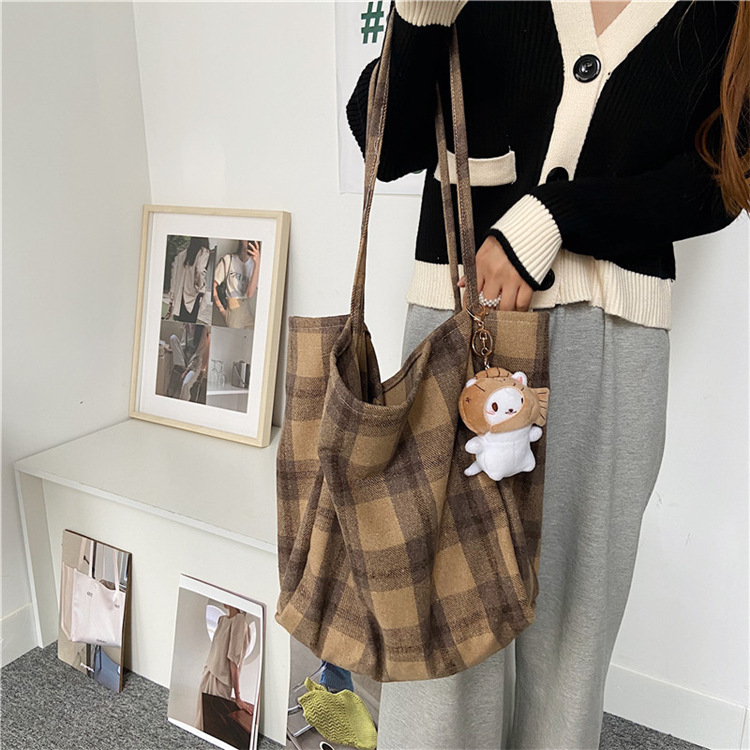 0981 Simple ins checkered woolen single-shoulder bag, hand-held cloth bag, student large-capacity shopping bag, laid-back style women's bag undefined