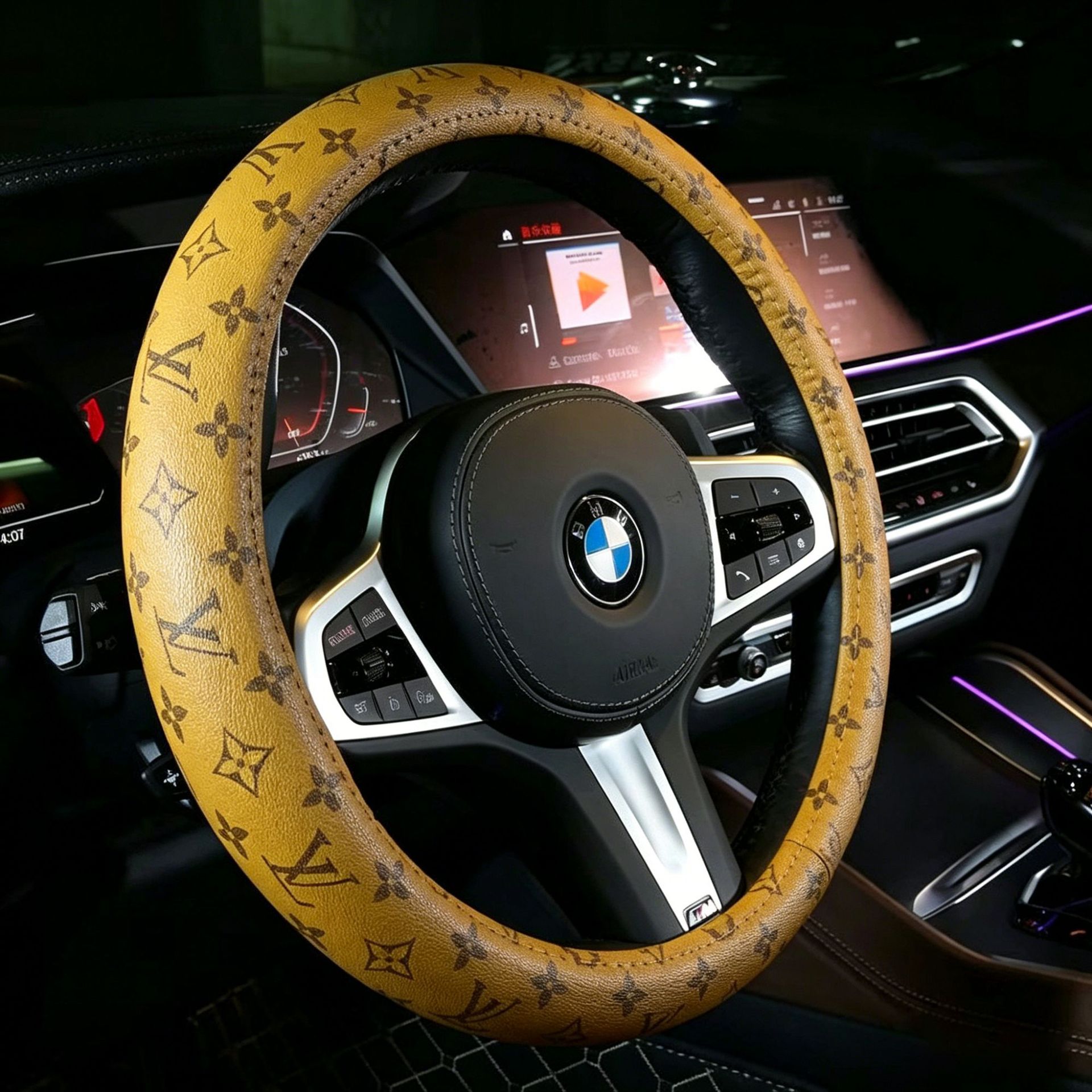 Four-Season Universal Fashion Car Steering Wheel Cover for Women, Trendy Brand Handlebar Cover, Universal Leather Interior Cover