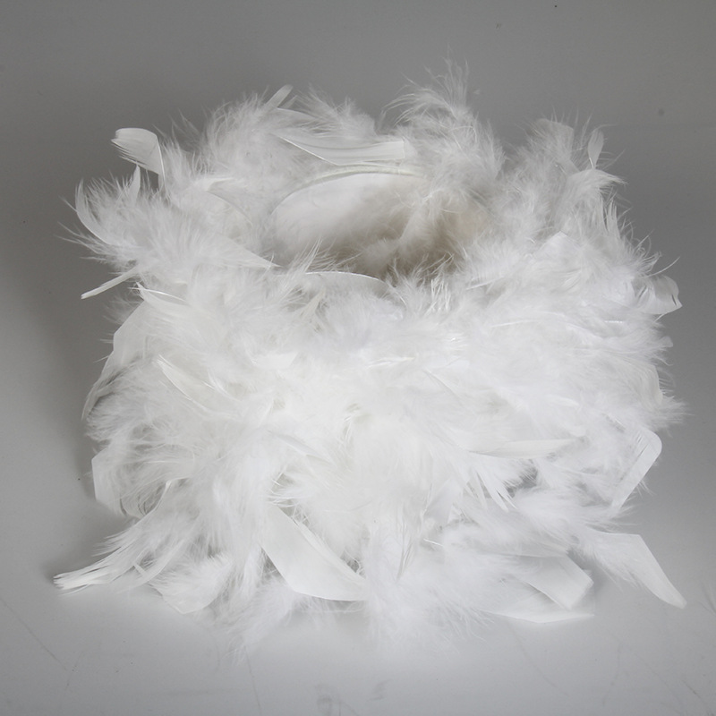 Lámpara de pie cubierta de plumas dormitorio moda creativa hecha a mano pluma pantalla lámpara de mesa pantalla fábrica al por mayor