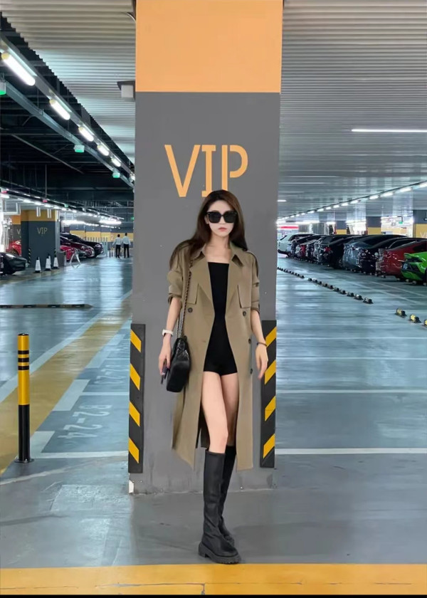 Trench coat elegante para mujer sobre la rodilla estilo inglés_voghion.com
