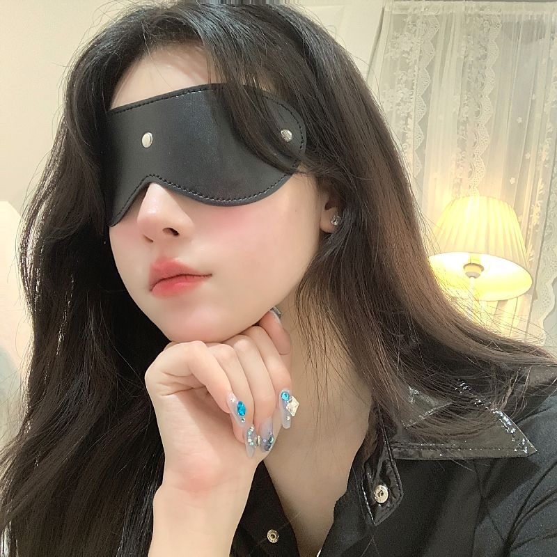 Jiuai Leather SM Fox Eye Mask with Metal Studs, Black Adult Cosplay Blindfold — detail image 1