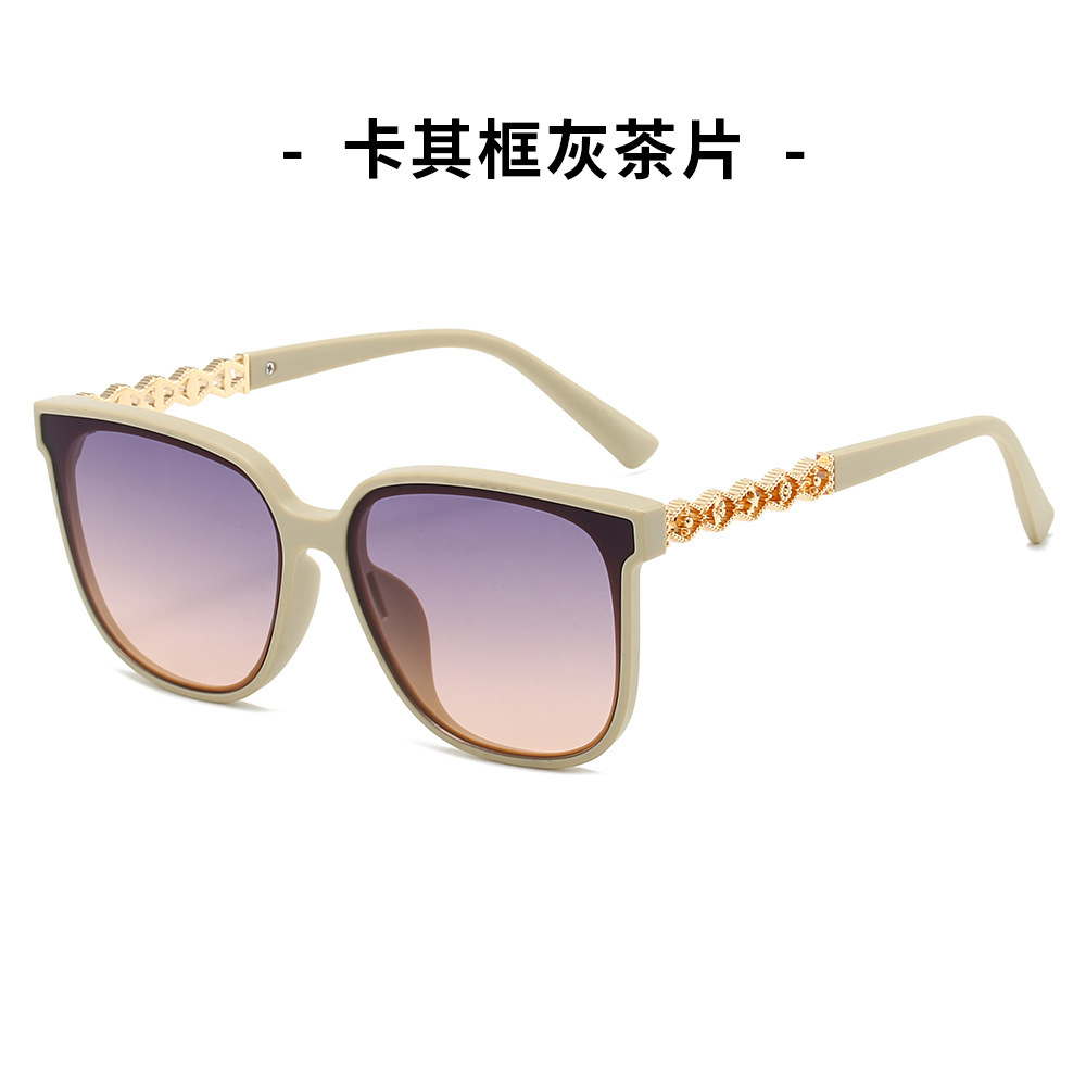 카키색 액자 회색 차 조각