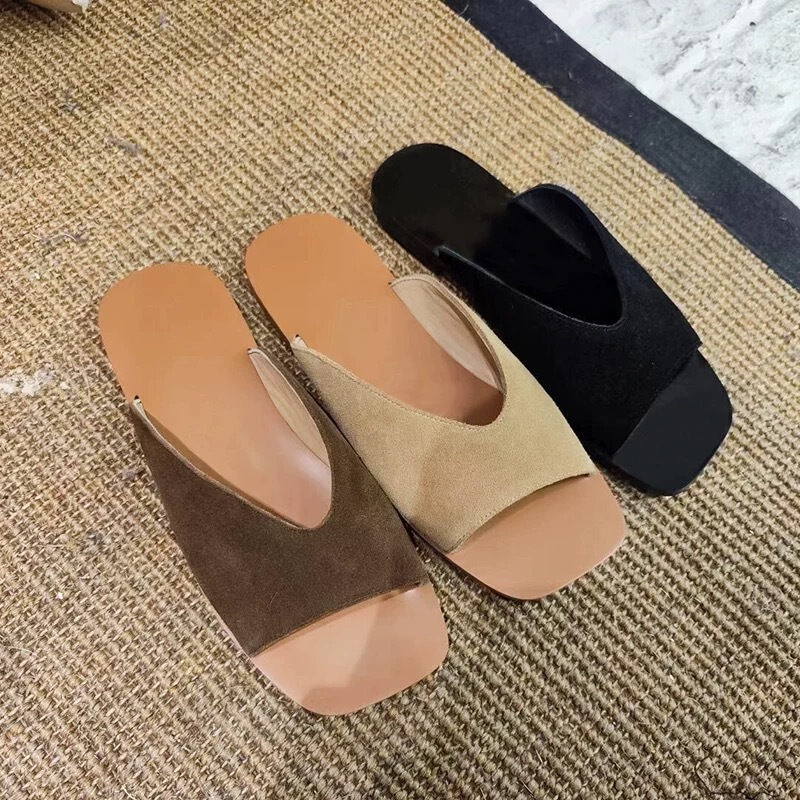 Sheepskin version ~ Korean version of simple V-mouth square head slippers women wear 2025 summer new holiday flat sandals Sheepskin version ~ Korean version of simple V-mouth square head slippers women wear 2025 summer new holiday flat sandals