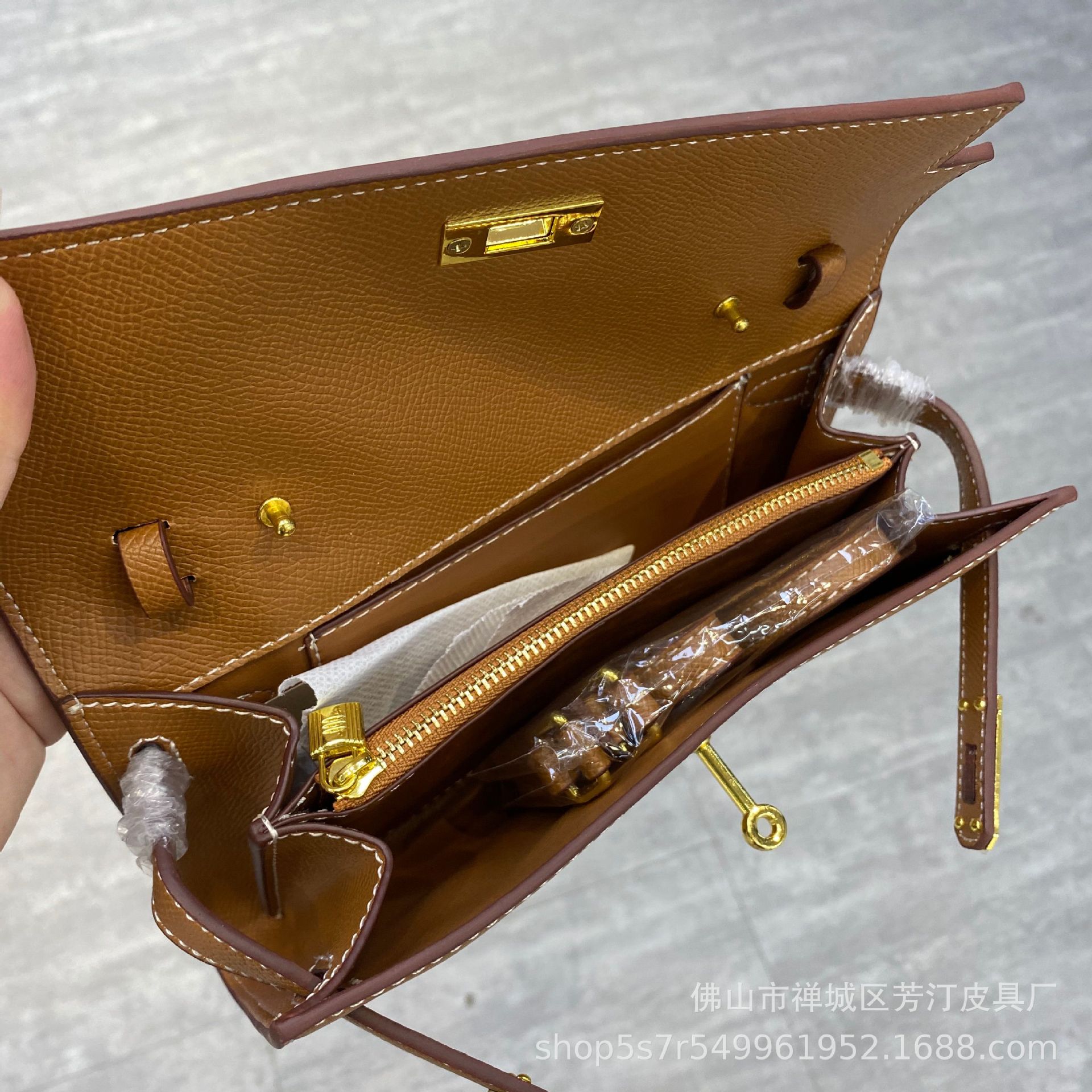 凯利横款钱包斜挎