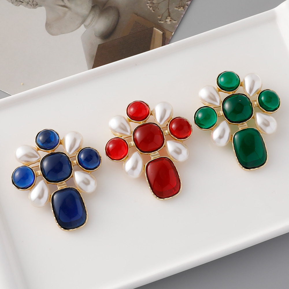European and American Middle Ancient Court Style Colored Gem Pearl Clothing Chest Creative High-grade All-match Pin in stock Wholesale
