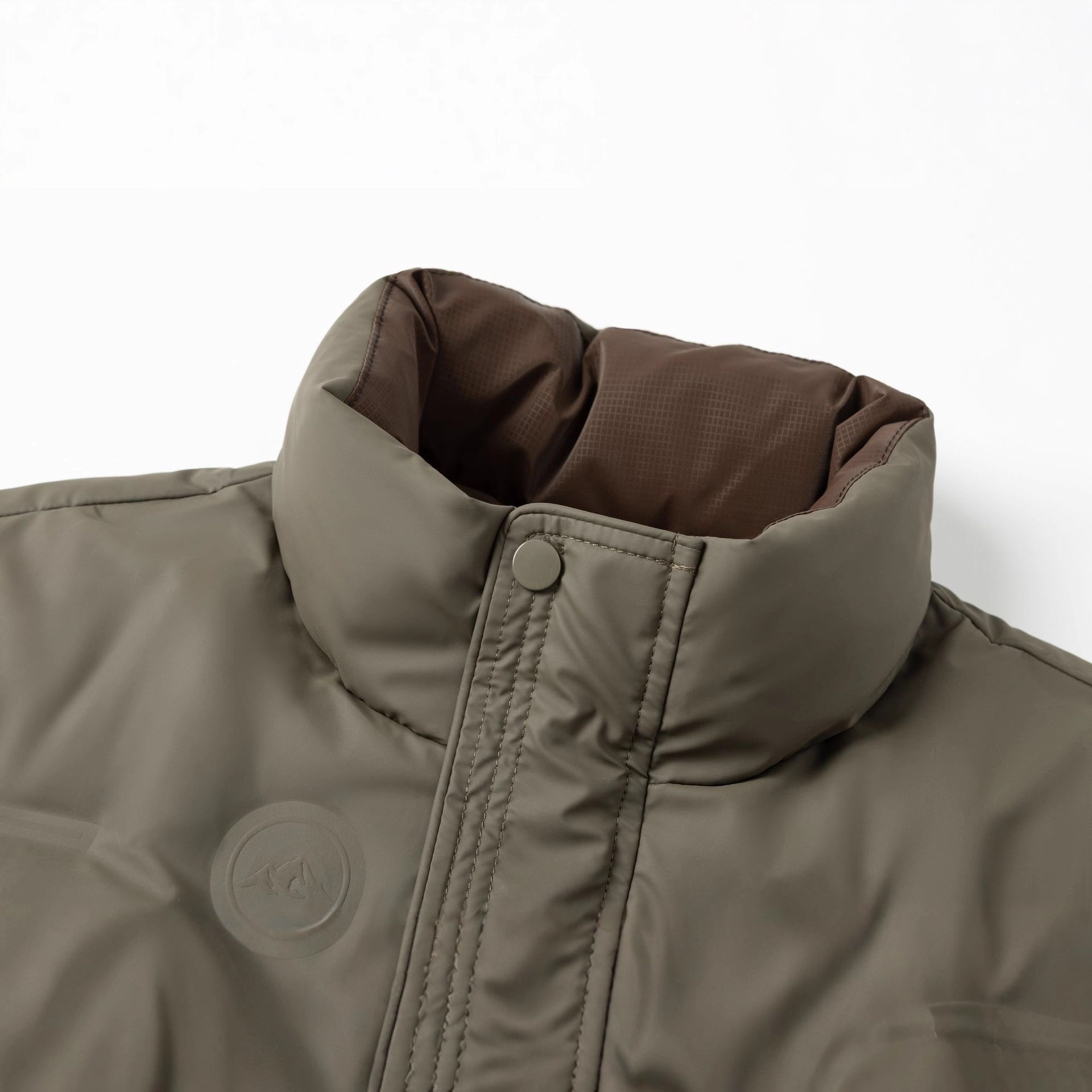 Chaqueta de plumón ligera y delgada, ropa de invierno para hombres, nuevo cuello corto relajado, chaqueta de plumón para hombres de mediana edad.