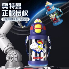 ウルトラマン子供用ウォーターカップ、夏の小学生通学用特別ケトル、高温耐性プラスチックダブルストローウォーターカップ