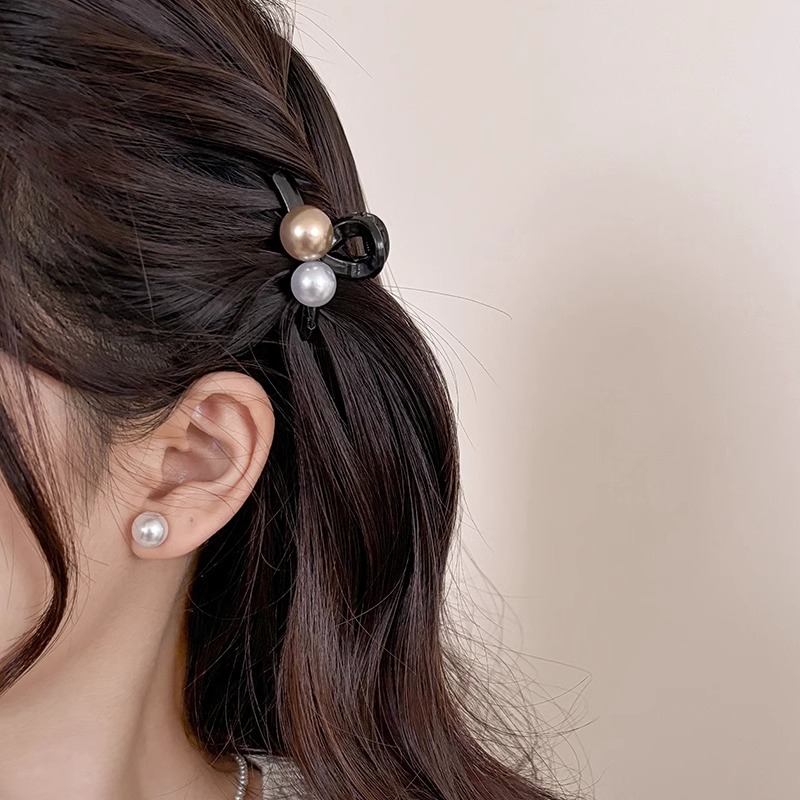 Temperamento de perlas de cabello de agarramiento de mitad de corbata de cabello de alta sensibilidad de la princesa frisa clips laterales trenzados mini clips de tiburón tocado