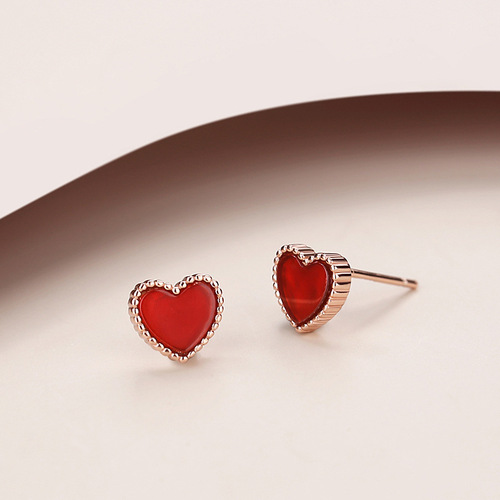 s925 sterling silver small red heart earrings for women, simple and versatile red agate love earrings, Korean style heart-shaped mother-of-pearl earrings jewelry