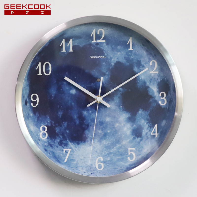 Geekクックアマゾンの人気爆発時計: 星河一粟ブルー月led夜光音控掛け時計|undefined