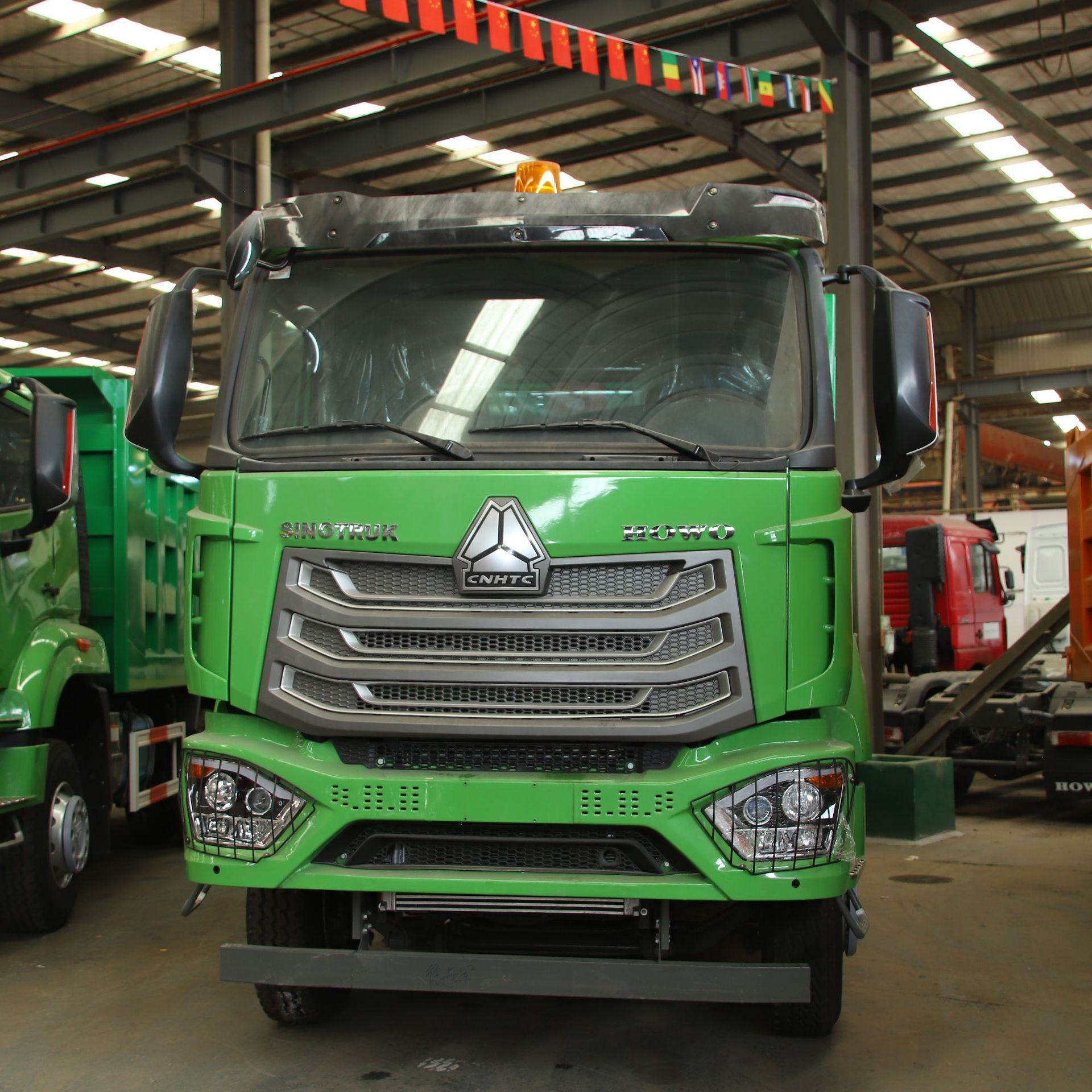Sinotruk HOWO 380 horsepower dump truck is supplied to Africa, 10-wheel dump truck, front four-wheel rear eight-wheel