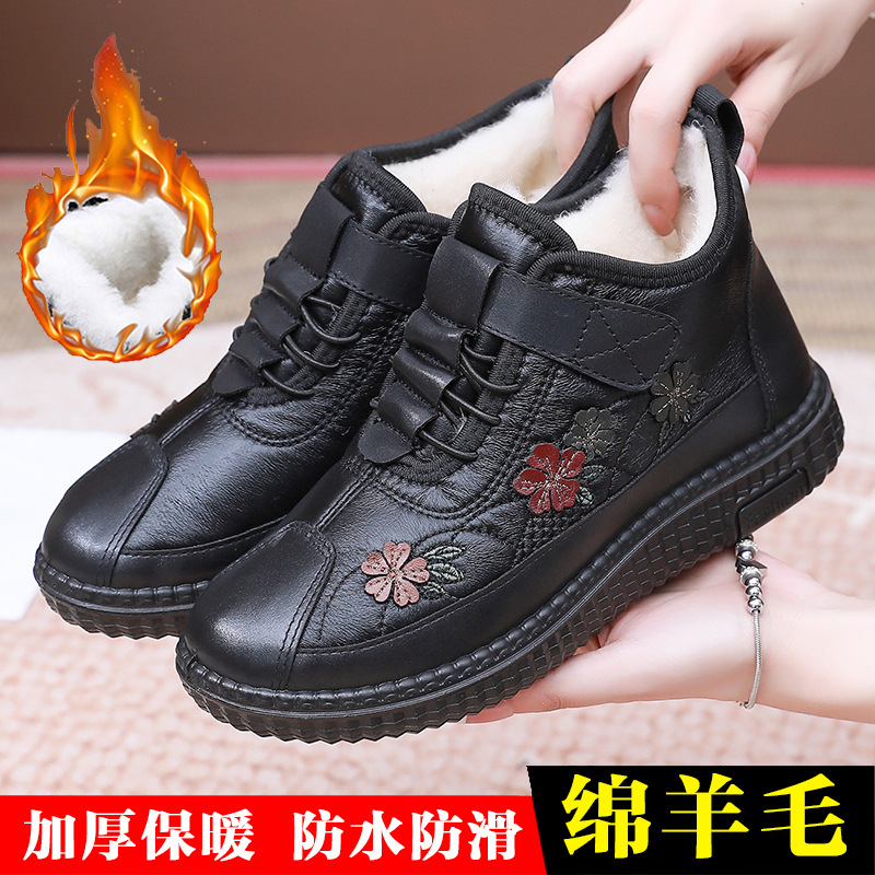 冬季老北京布鞋女士棉鞋加绒加厚绵羊毛妈妈鞋皮面防水保暖雪地靴