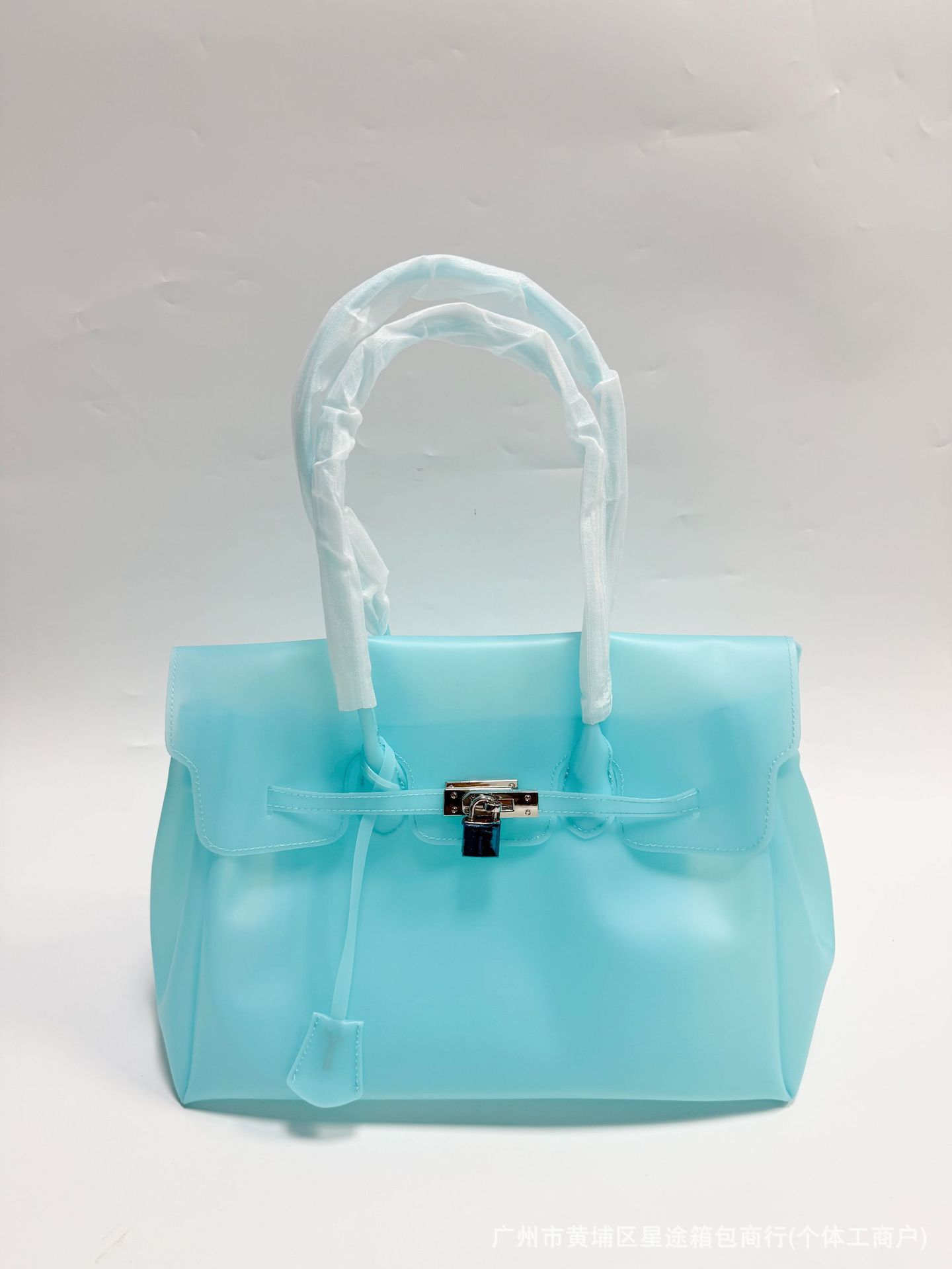 Tpu tiffany blue (with key + rivets on the bottom) / 35*27*15cm