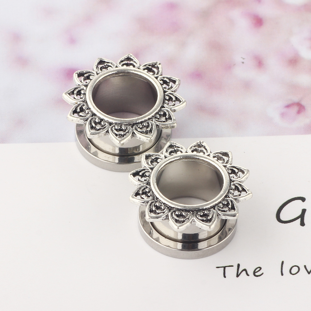Pointed titanium steel lip stud product view
