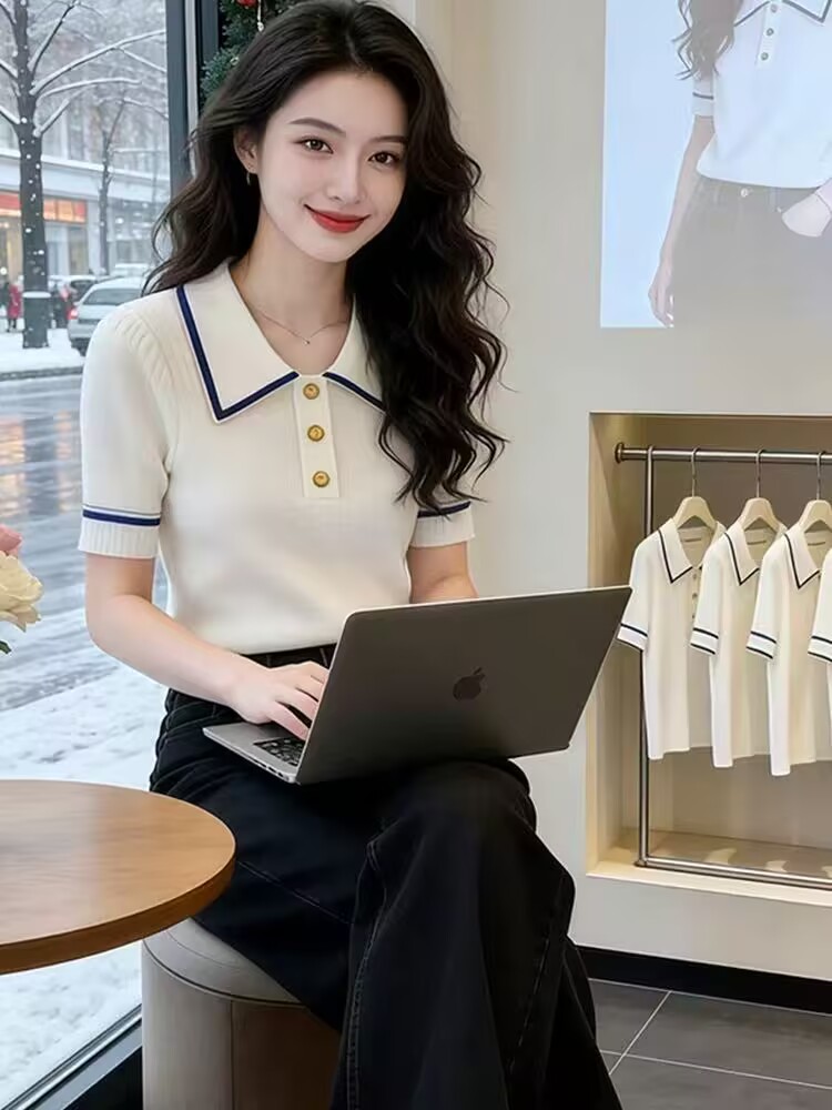 Áo thun nữ polo cổ tay lỡ phối màu chất liệu lụa đan mát mẻ — trắng