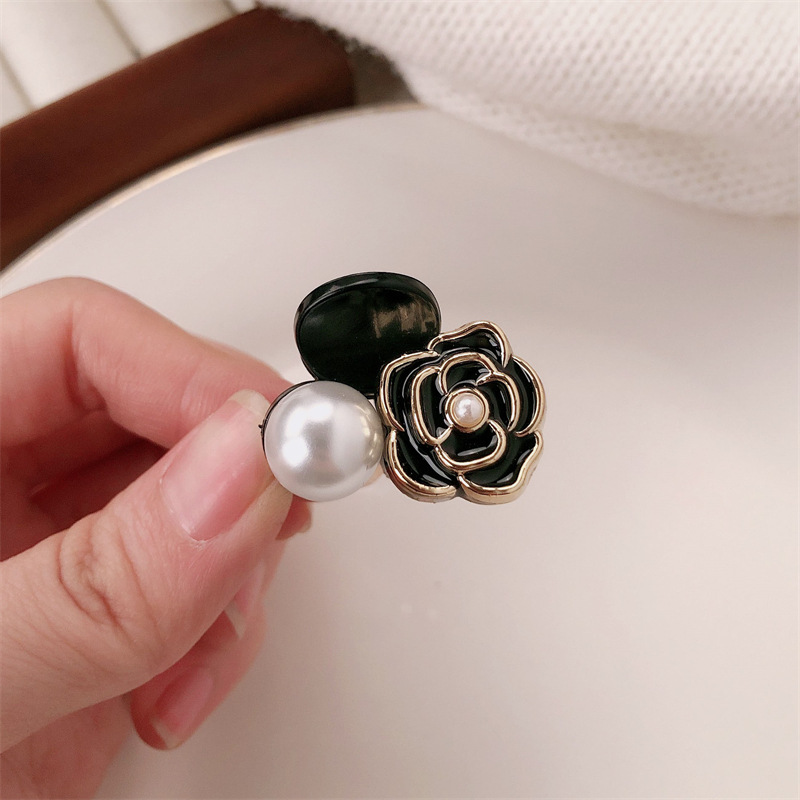 Camellia simple perla pequeña pinza de agarre lateral pinza de cabello detrás de la cabeza sensación de alto nivel pinza de cabello frangeo pinza de cabello tocado