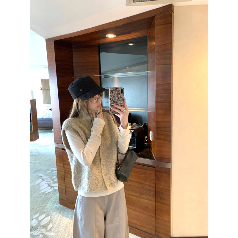 Korean-Style Simple Looped Knit Vest for Women, Elegant Sleeveless High-Neck Knit Cardigan, Loose Fit for Both Inner and Outer Wear