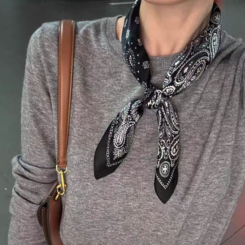 Verano bufandas de seda de cuello bufandas de seda 70 seda de imitación mujer flores de anacaju rojo retrógrado bufandas al por mayor