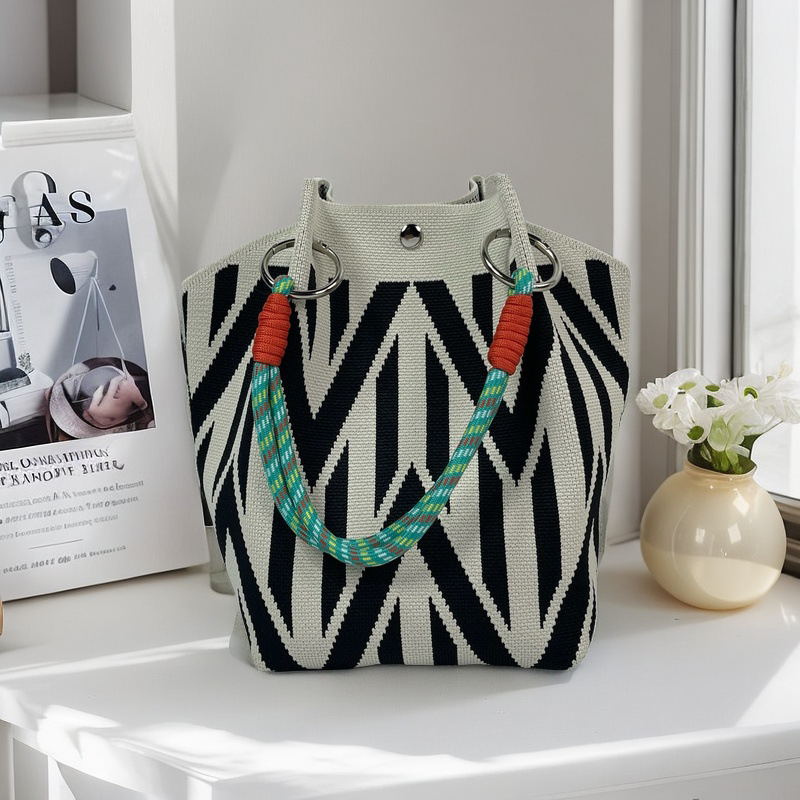 Nicho de diseño blanco y negro jersey jersey bolso de mano casual versátil gran capacidad bolso de mochila fábrica directa