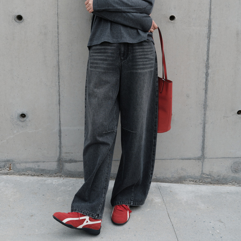 Deconstructed design, relaxed fit, washed denim high-waisted jeans for women, 2026 autumn new collection, versatile and slimming, curved-leg style Deconstructed design, relaxed fit, washed denim high-waisted jeans for women, 2026 autumn new collection, versatile and slimming, curved-leg style