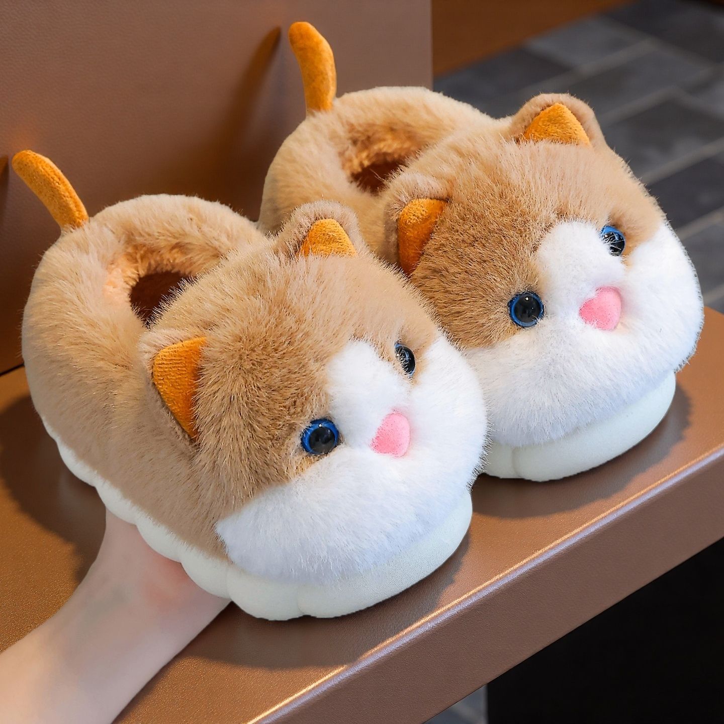 Zapatos de algodón para niños en invierno en el hogar calentamiento antideslizante para niñas zapatos de peluche de moda para niños zapatillas de algodón tacones