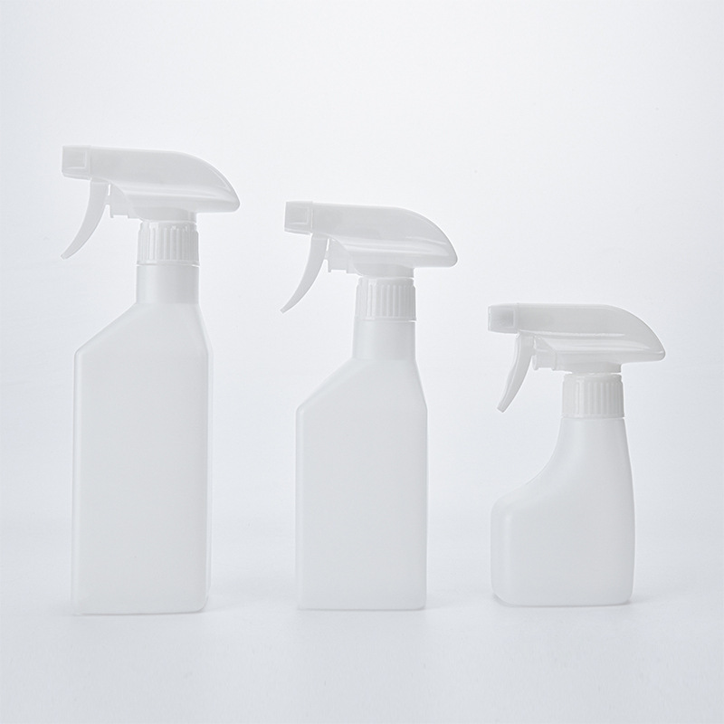 Wood rice packaging in stock HDPE square watering can hand pressure spray gun bottle alcohol disinfectant pressure spray bottle sub-bottling