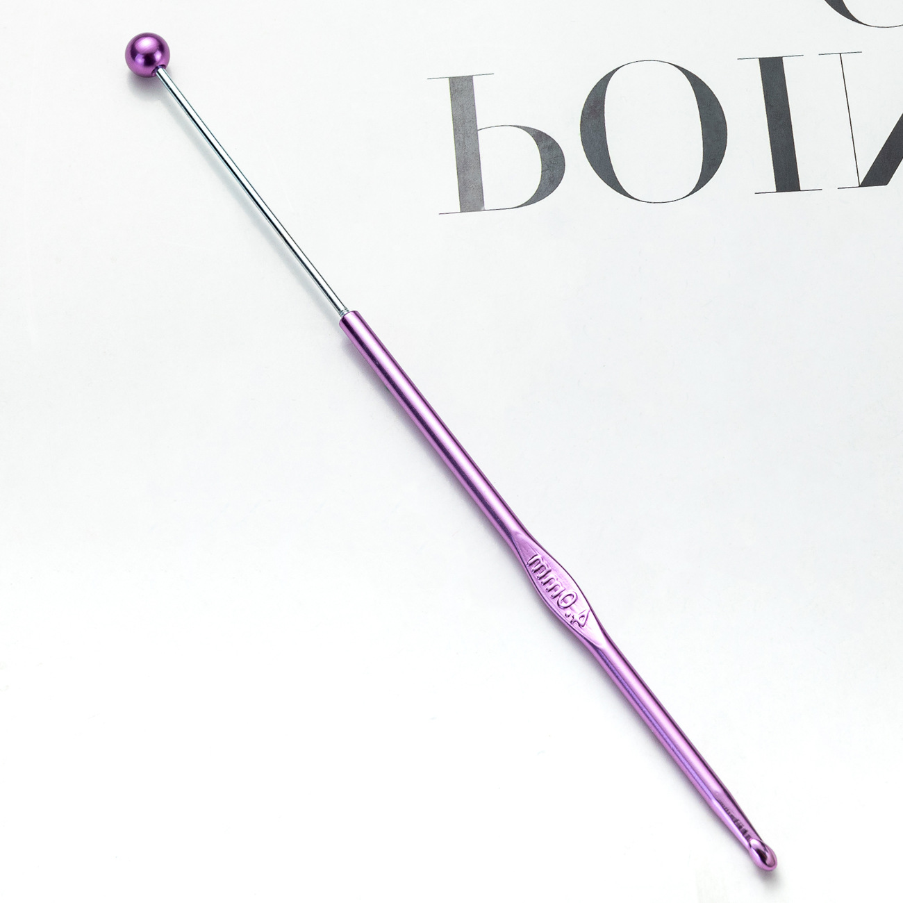 Inventario de un solo cabezal de tejido de ganchillo de metal de color de alquiler suéter aguja de lana DIY herramienta de tejido a mano ganchillo