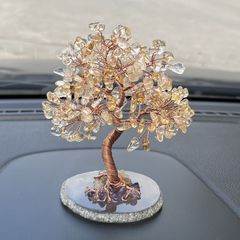天然紫黄水晶粉晶宝石自動車の中の高級で美しい小さな置物のテーブルの上に桃の花の木を飾ります。