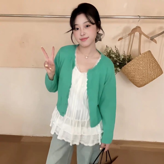Korean style soft and loose-fitting knitted cardigan for women, new spring style, relaxed, slimming and versatile.